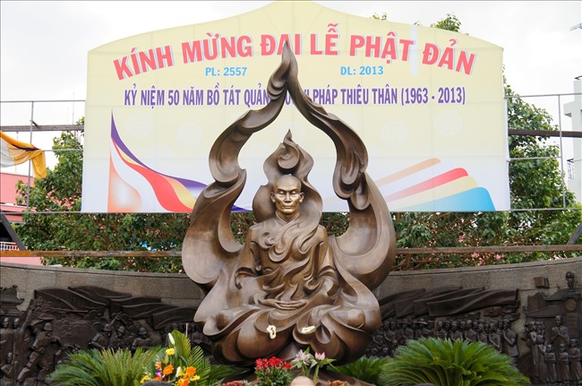 TP.HCM: Diễu hành xe đạp mừng Phật Đản