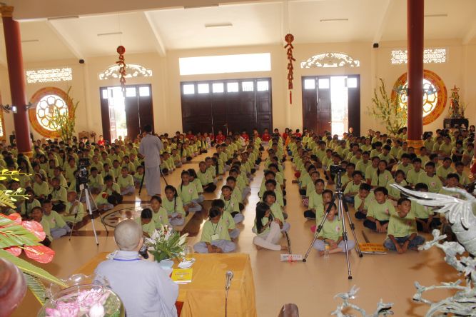 Đồng Tháp: Sư cô Hương Nhũ với pháp thoại “Hiểu và Thương” – Hội trại tuổi trẻ và cuộc sống
