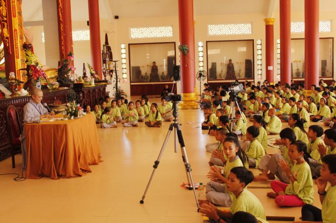 Đồng Tháp: Sư cô Hương Nhũ với pháp thoại “Hiểu và Thương” – Hội trại tuổi trẻ và cuộc sống