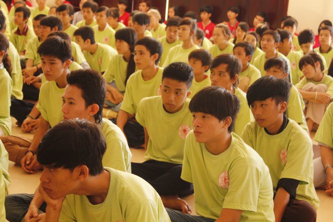 Đồng Tháp: Sư cô Hương Nhũ với pháp thoại “Hiểu và Thương” – Hội trại tuổi trẻ và cuộc sống