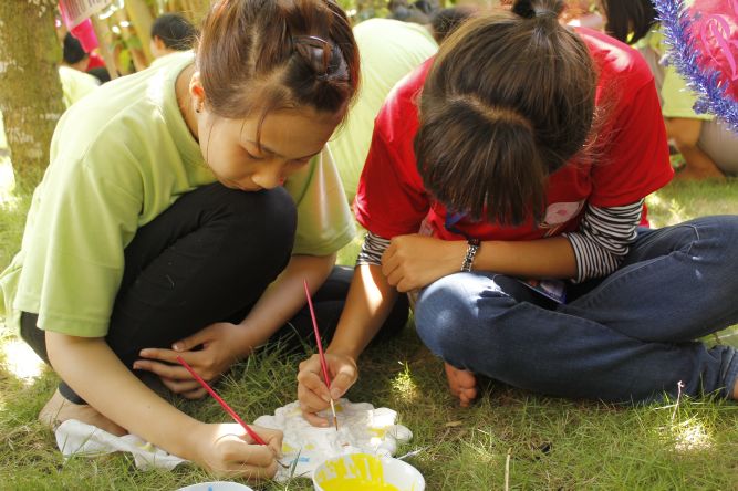Đồng Tháp: Nghệ thuật tô tượng Phật tại hội trại Hiểu và Thương