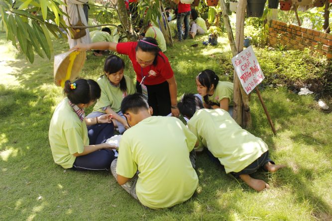 Đồng Tháp: Nghệ thuật tô tượng Phật tại hội trại Hiểu và Thương