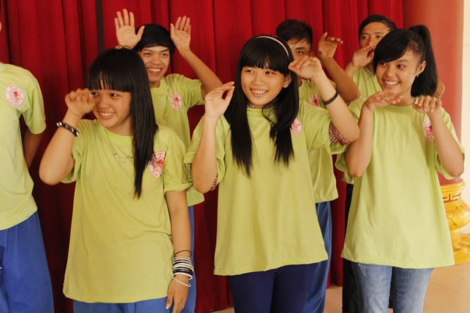 Đồng Tháp: Nghệ thuật tô tượng Phật tại hội trại Hiểu và Thương