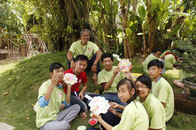 Đồng Tháp: Nghệ thuật tô tượng Phật tại hội trại Hiểu và Thương