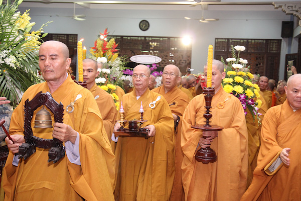 Chùm ảnh: Lễ cung nghinh nhục thân Đại lão HT. Thích Từ Nhơn nhập kim quan