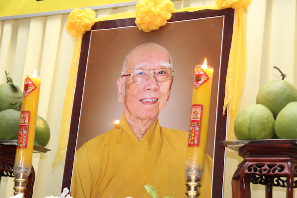 Chùm ảnh: Lễ cung nghinh nhục thân Đại lão HT. Thích Từ Nhơn nhập kim quan
