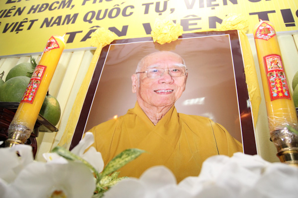 Chùm ảnh: Lễ cung nghinh nhục thân Đại lão HT. Thích Từ Nhơn nhập kim quan