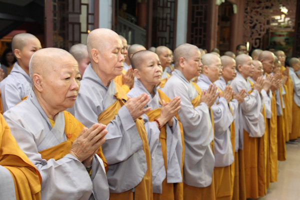 Chùm ảnh: Lễ cung nghinh nhục thân Đại lão HT. Thích Từ Nhơn nhập kim quan