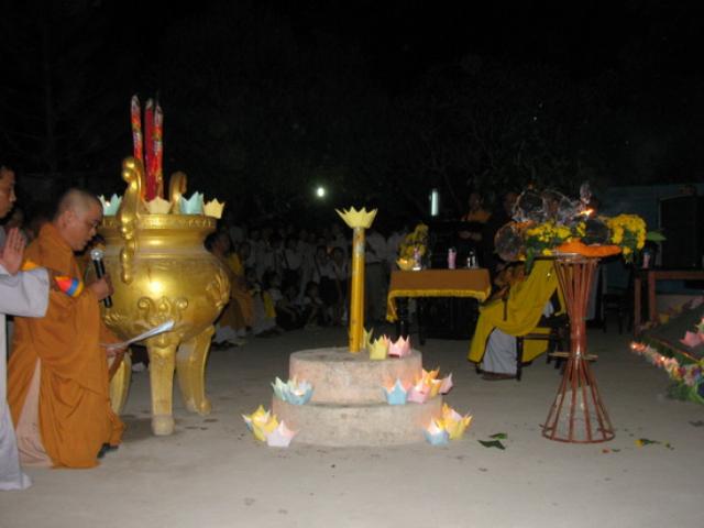 Thiêng liêng đêm tưởng niệm 50 năm Bồ tát Thích Quảng Đức tự thiêu
