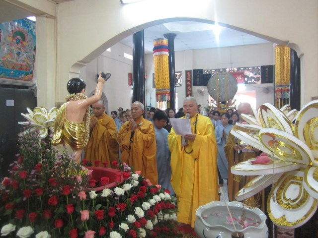 TP. HCM: Chùa Long Vân kính mừng Phật Đản PL. 2557