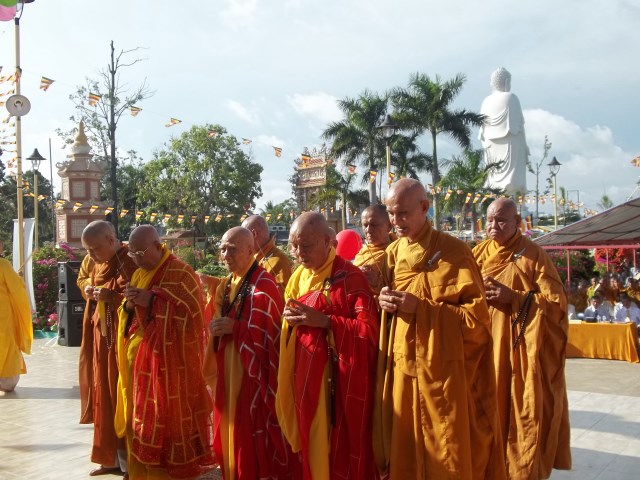 Tiền Giang: Trang nghiêm đại lẽ Phật Đản PL. 2557 - DL: 2013