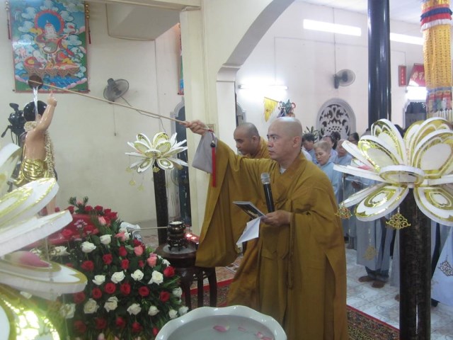 TP. HCM: Chùa Long Vân kính mừng Phật Đản PL. 2557