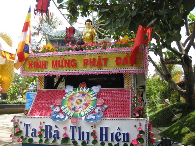TP. HCM: Chùa Long Vân kính mừng Phật Đản PL. 2557