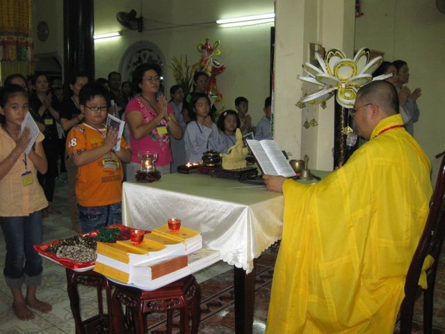 TP. HCM: Chùa Long Vân kính mừng Phật Đản PL. 2557