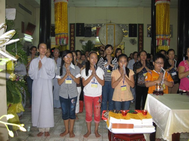 TP. HCM: Chùa Long Vân kính mừng Phật Đản PL. 2557