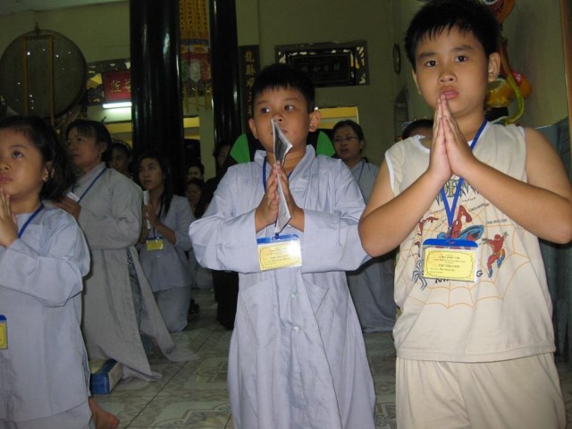 TP. HCM: Chùa Long Vân kính mừng Phật Đản PL. 2557