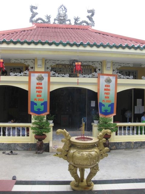 TP. HCM: Chùa Long Vân kính mừng Phật Đản PL. 2557