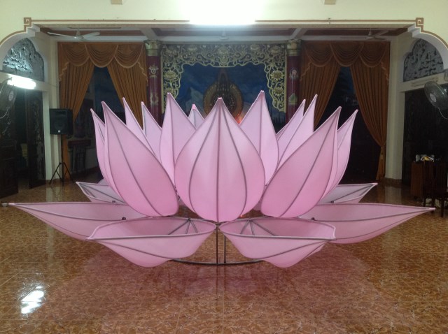 TP. HCM: Quá trình thực hiện mô hình Thất Liên Đăng chào mừng Phật Đản 2557