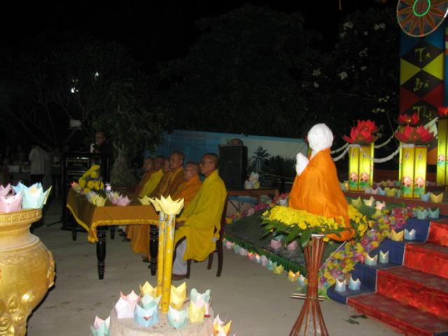 Thiêng liêng đêm tưởng niệm 50 năm Bồ tát Thích Quảng Đức tự thiêu