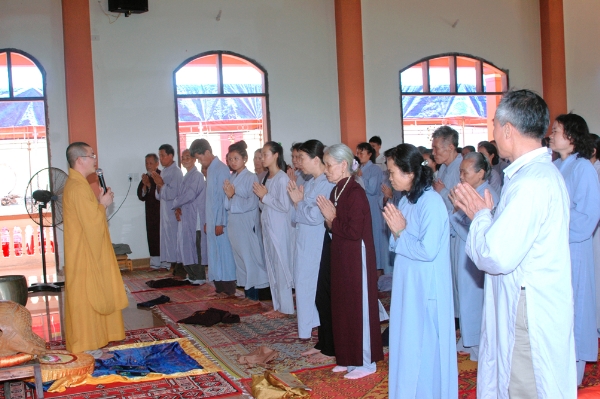 Phật giáo Hương Sơn tháng ngày đang tỏa rạng ánh từ quang