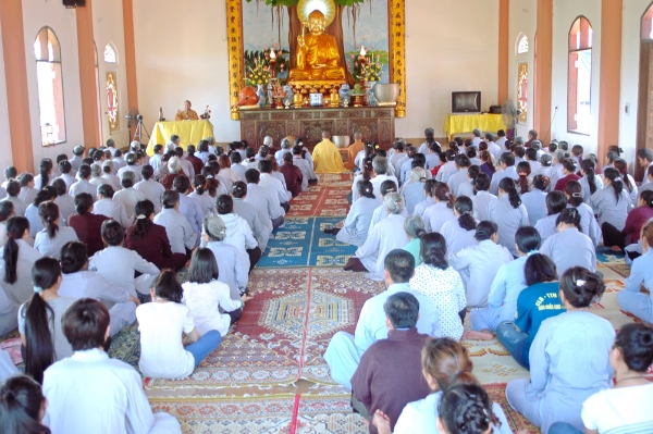 Phật giáo Hương Sơn tháng ngày đang tỏa rạng ánh từ quang