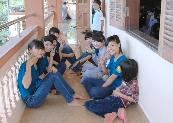 Phật giáo Hương Sơn tháng ngày đang tỏa rạng ánh từ quang