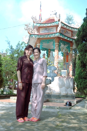 Phật giáo Hương Sơn tháng ngày đang tỏa rạng ánh từ quang