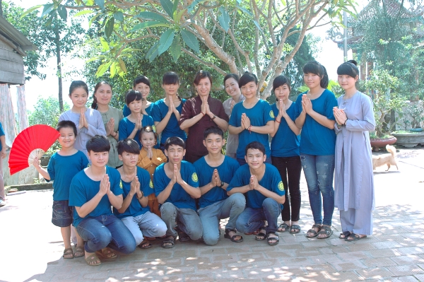 Phật giáo Hương Sơn tháng ngày đang tỏa rạng ánh từ quang