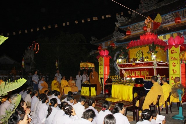 Ninh Hòa: Thiêng liêng lễ tắm Phật và Văn nghệ cúng dường Phật đản