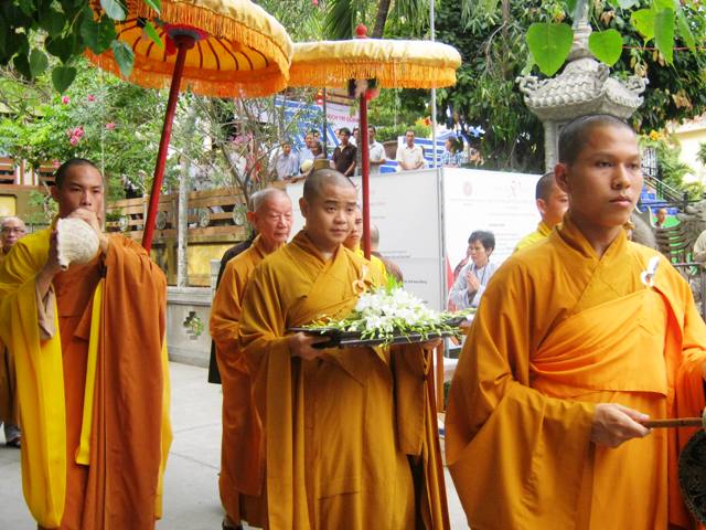 Hàng ngàn Phật tử Khánh Hòa nghe HT.Thích Trí Quảng giảng pháp