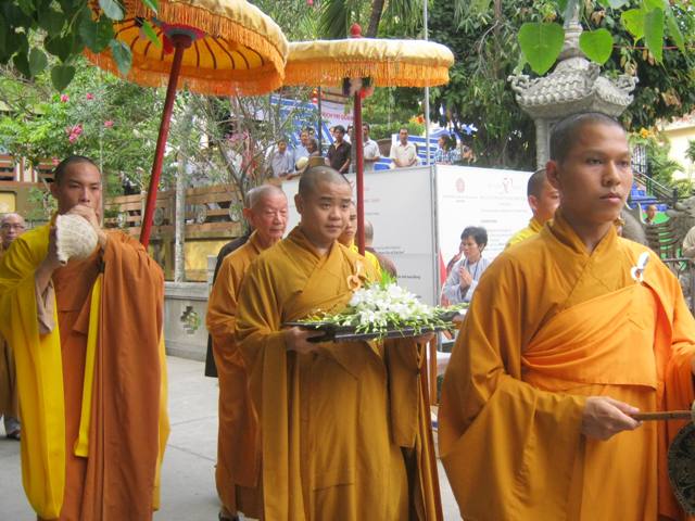 Hàng ngàn Phật tử Khánh Hòa nghe HT.Thích Trí Quảng giảng pháp