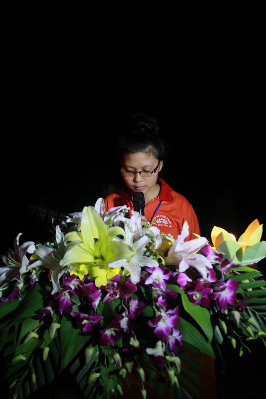 Hàng ngàn ngon nến lung linh tưởng nhớ về Cha và Mẹ