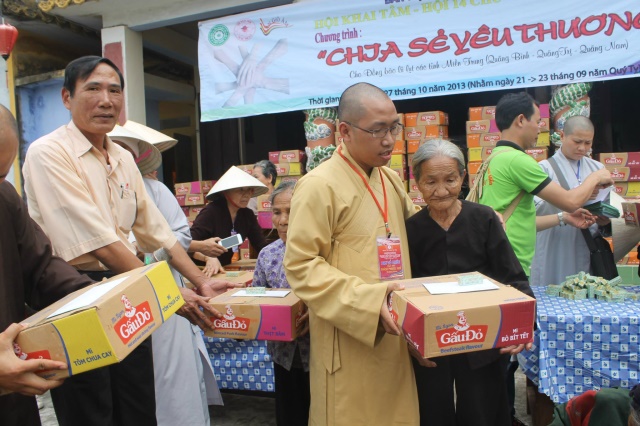 Quảng Nam: Hội Khai Tâm, hội 14 chữ chia sẽ tình thương đến bà con vùng bão lũ