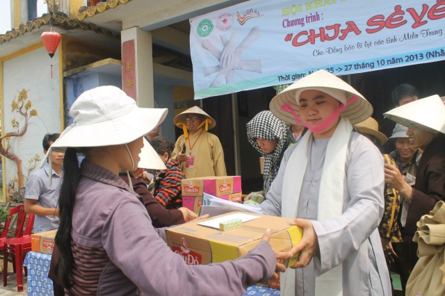 Quảng Nam: Hội Khai Tâm, hội 14 chữ chia sẽ tình thương đến bà con vùng bão lũ