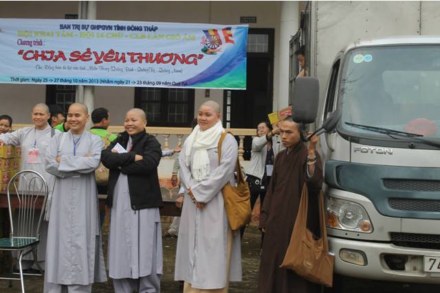 Hội Khai Tâm, Hội 14 Chữ và CLB Làn Gió Ấm: Cảm động chuyến phát quà tại tỉnh Quảng Trị