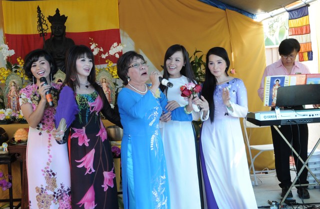 Hoa Kỳ: Chùa Hồng Danh - San Jose tổ chức đại lễ Vu Lan 2013