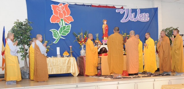 Hoa Kỳ: Chùa Phước Sơn, Modesto tổ chức đại lễ Vu Lan 2013