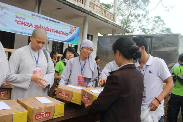 Hội Khai Tâm, Hội 14 Chữ và CLB Làn Gió Ấm: Cảm động chuyến phát quà tại tỉnh Quảng Trị