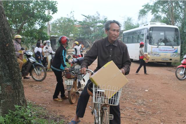 Hội Khai Tâm, Hội 14 Chữ và CLB Làn Gió Ấm: Cảm động chuyến phát quà tại tỉnh Quảng Trị