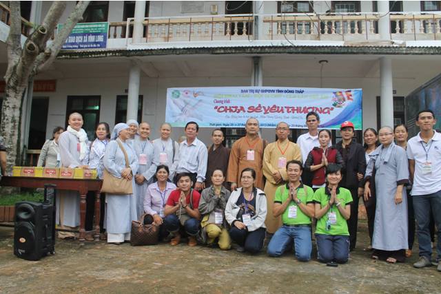 Hội Khai Tâm, Hội 14 Chữ và CLB Làn Gió Ấm: Cảm động chuyến phát quà tại tỉnh Quảng Trị