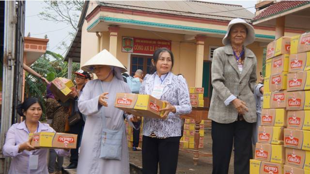 Hội Khai Tâm, Hội 14 Chữ và CLB Làn Gió Ấm: Cảm động chuyến phát quà tại tỉnh Quảng Trị