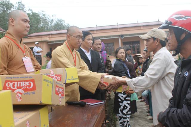 Hội Khai Tâm, Hội 14 Chữ và CLB Làn Gió Ấm: Cảm động chuyến phát quà tại tỉnh Quảng Trị