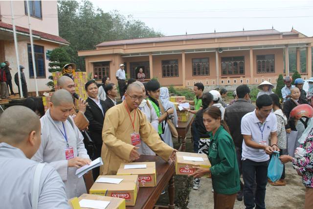 Hội Khai Tâm, Hội 14 Chữ và CLB Làn Gió Ấm: Cảm động chuyến phát quà tại tỉnh Quảng Trị