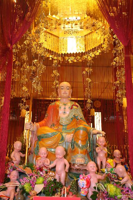 Ngày đầu Pháp hội niệm Phật cầu nguyện Quốc Thái Dân An cầu siêu sản nạn, thai nhi chùa Từ Quang – 2013