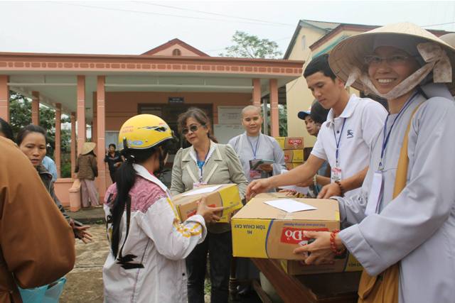 Hội Khai Tâm, Hội 14 Chữ và CLB Làn Gió Ấm: Cảm động chuyến phát quà tại tỉnh Quảng Trị