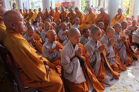 Những Hình Ảnh Cuối Cùng Trước Khi Nhập Kim Quan Bảo Tháp Của Cố Ni Trưởng Hải Triều Âm