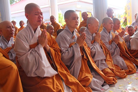 Những Hình Ảnh Cuối Cùng Trước Khi Nhập Kim Quan Bảo Tháp Của Cố Ni Trưởng Hải Triều Âm