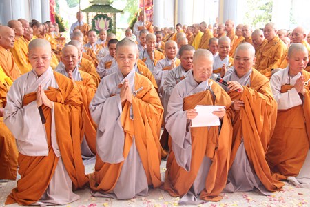 Những Hình Ảnh Cuối Cùng Trước Khi Nhập Kim Quan Bảo Tháp Của Cố Ni Trưởng Hải Triều Âm
