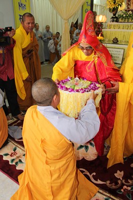 Những Hình Ảnh Cuối Cùng Trước Khi Nhập Kim Quan Bảo Tháp Của Cố Ni Trưởng Hải Triều Âm
