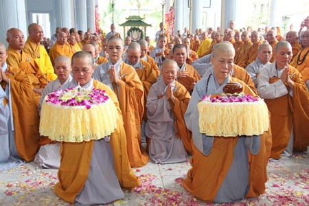 Những Hình Ảnh Cuối Cùng Trước Khi Nhập Kim Quan Bảo Tháp Của Cố Ni Trưởng Hải Triều Âm